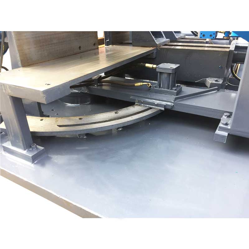 Станок ленточнопильный поворотный с ЧПУ двухстоечный