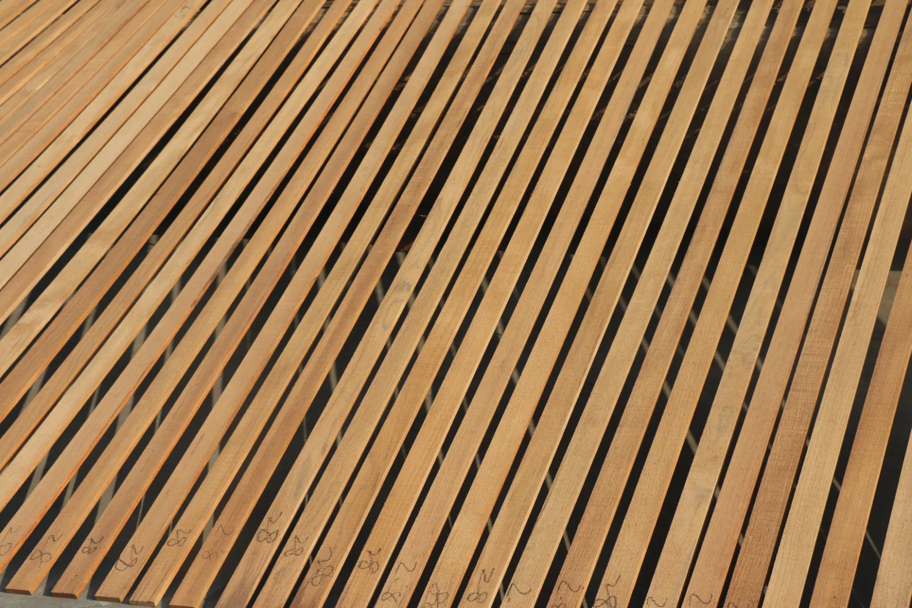 Durable High-End Burma Teak Deck Strips for Outdoor Spaces