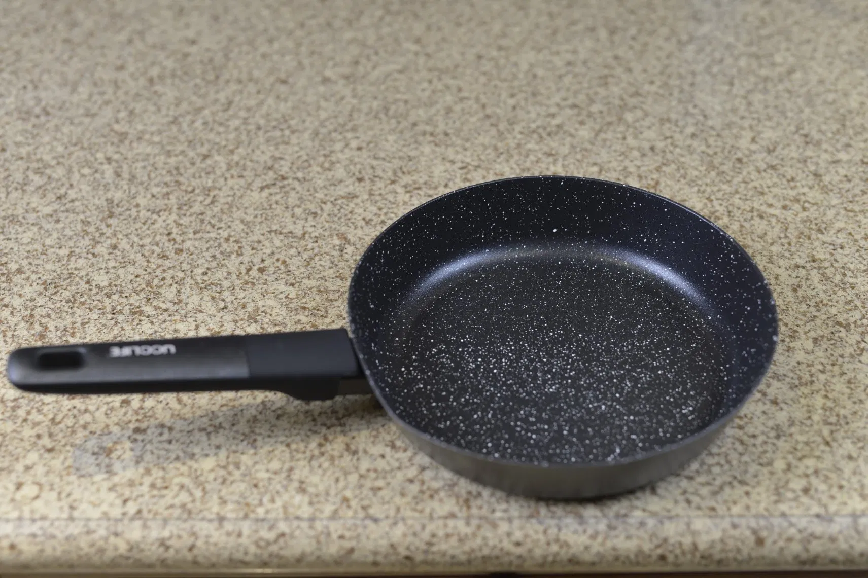 Сковорода алюминиевая 28 см, антипригарная