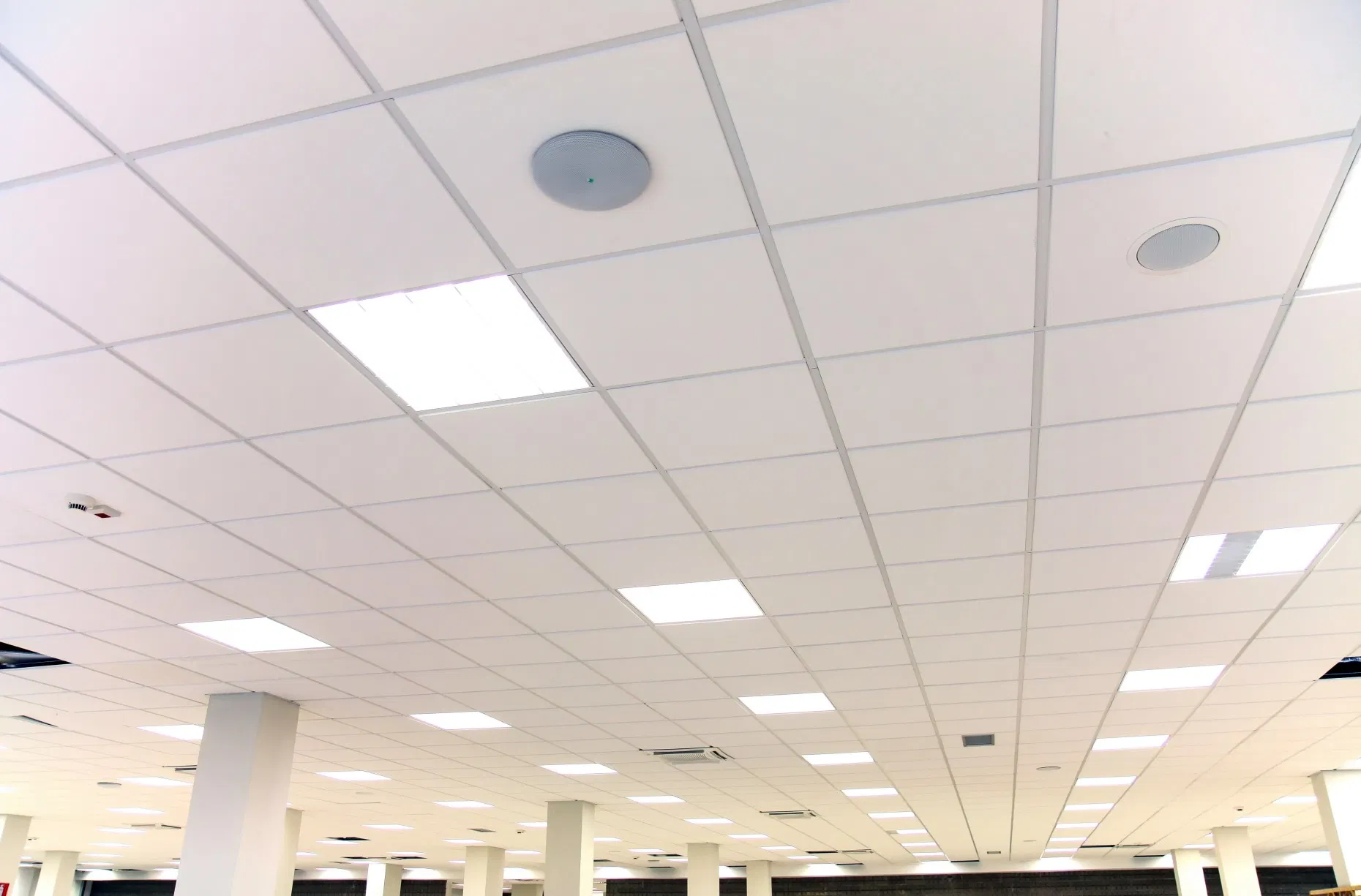 Moisture-Proof Fireproof Fiberglass Sound Absorbing Acoustic Insulation Ceiling for Office/Hospital/Auditorium Ceiling