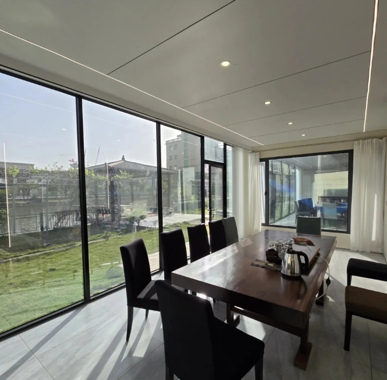 Outdoor Sunroom Apple Cabin Glass House Flat Roof Molding for Villas