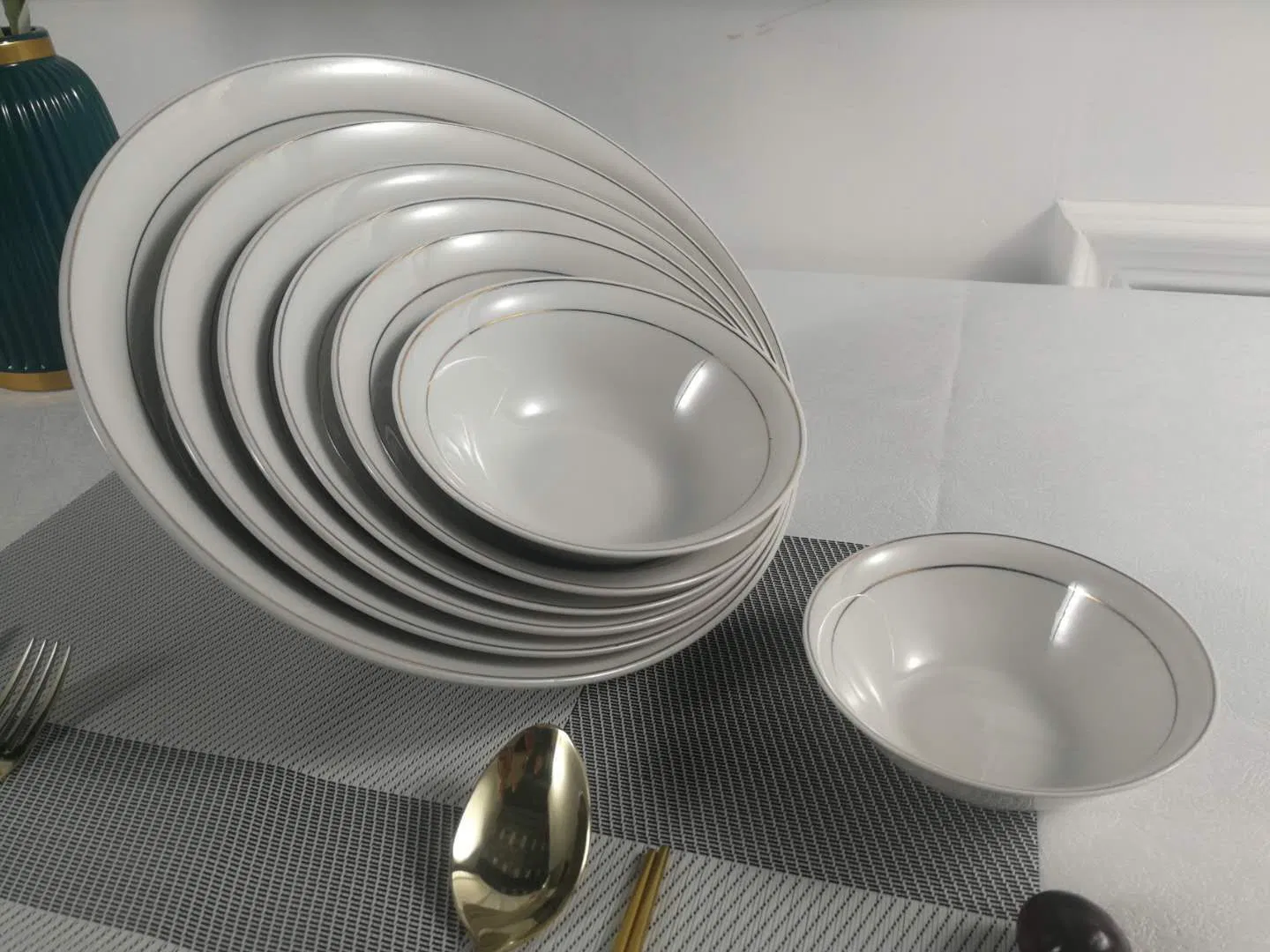 5-10 Inch Salad Bowl with Ggk Golden Line Porcelainware Ceramics Tableware