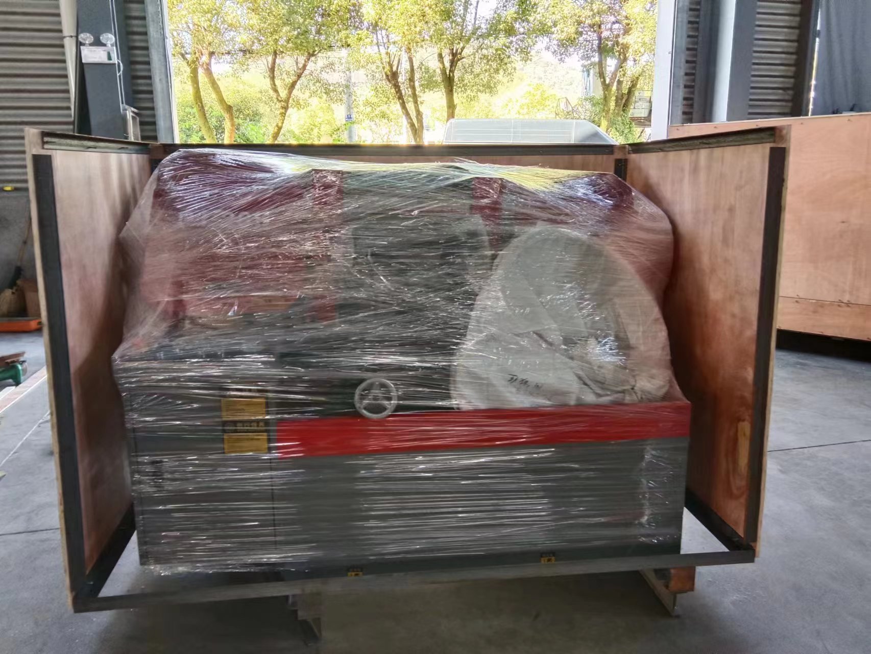 Станок ленточнопильный по нержавейке H-30/38S