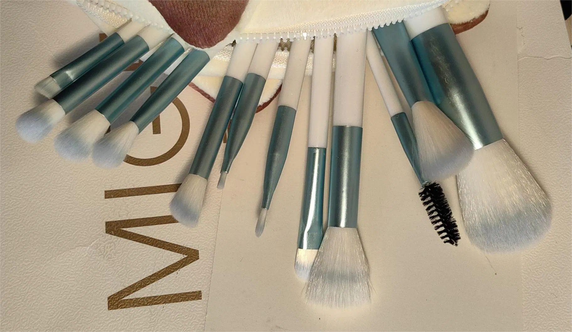 2025 12PCS Wholesaler Makeup Brush Set Professional Beauty Tool