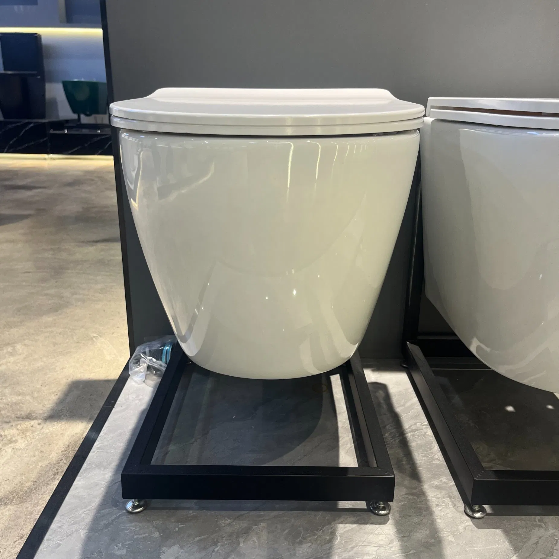 Sanitary Ware Round Europe Rimless Wall Mounted Floating Rimless Wall Hung Toilet