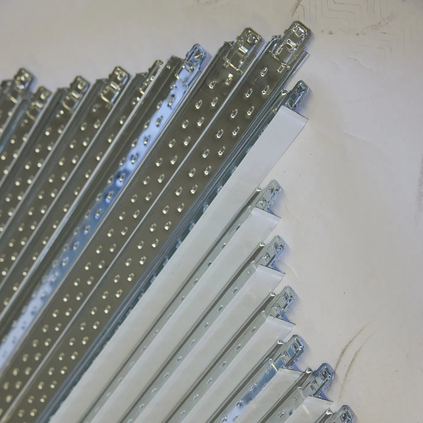 Factory OEM Service Providing Custom Logos and Specifications for Contractors Ceiling Accessories Logo OEM Ceiling Grid