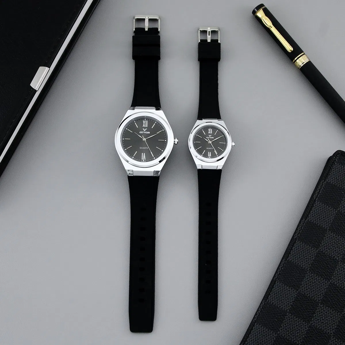 Brand Hot Sale Sport Waterproof Silicone Strap Lady Watch Couple Watch