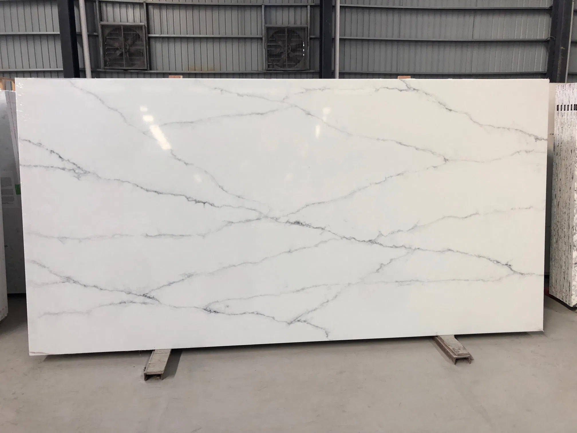 Engineered White Marble Effect Quartz for Countertops