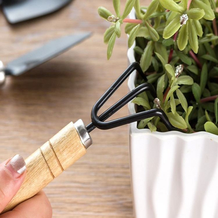 Лопаты садовые металлические портативные