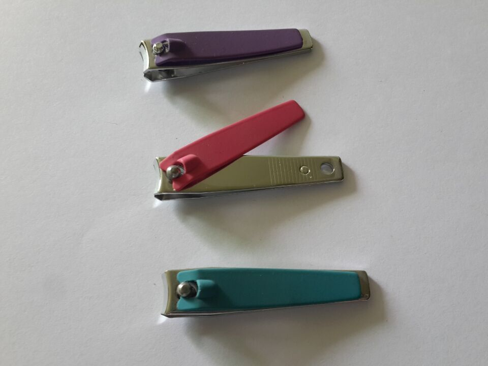 Easy Hold Middle Size Nail Clippers with Smooth Silicone Handle