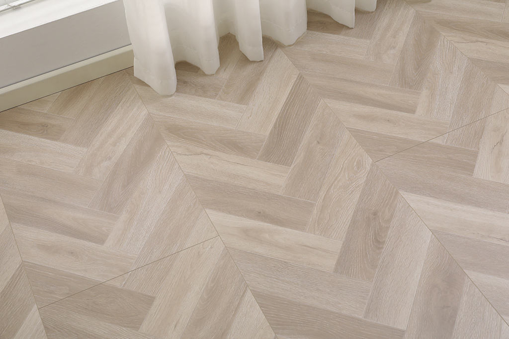 Professional Factory Many Sizes Available Chevron Fishbone Flooring Indoor Hardwood Flooring