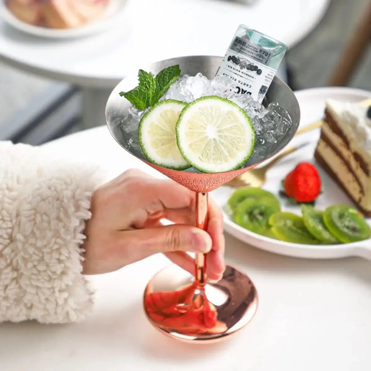 Элегантные бокалы для мартини из нержавеющей стали