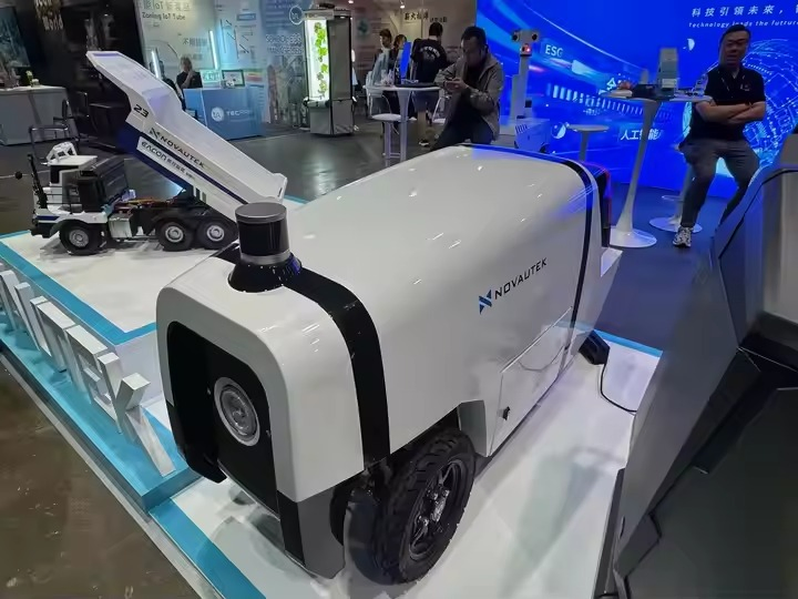 Smart Outdoor Driverless Food Delivery Robot Intelligent Distribution Robot Unmanned Ugv for Logistics Robot