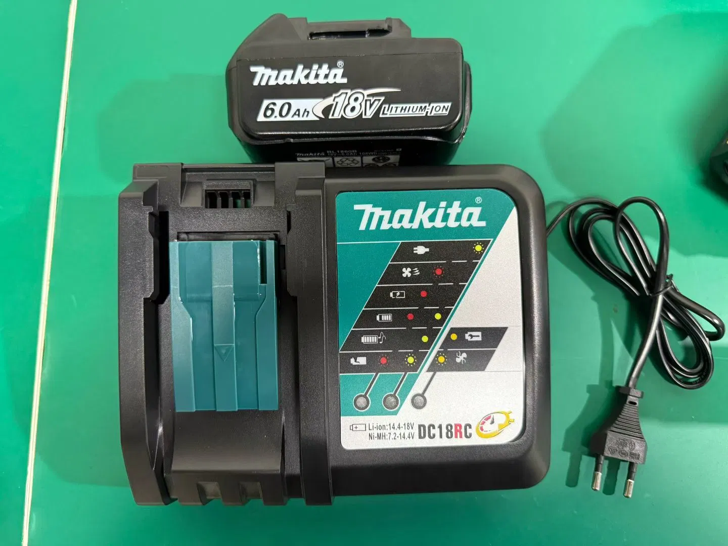 Зарядное устройство для аккумулятора Makita 18В