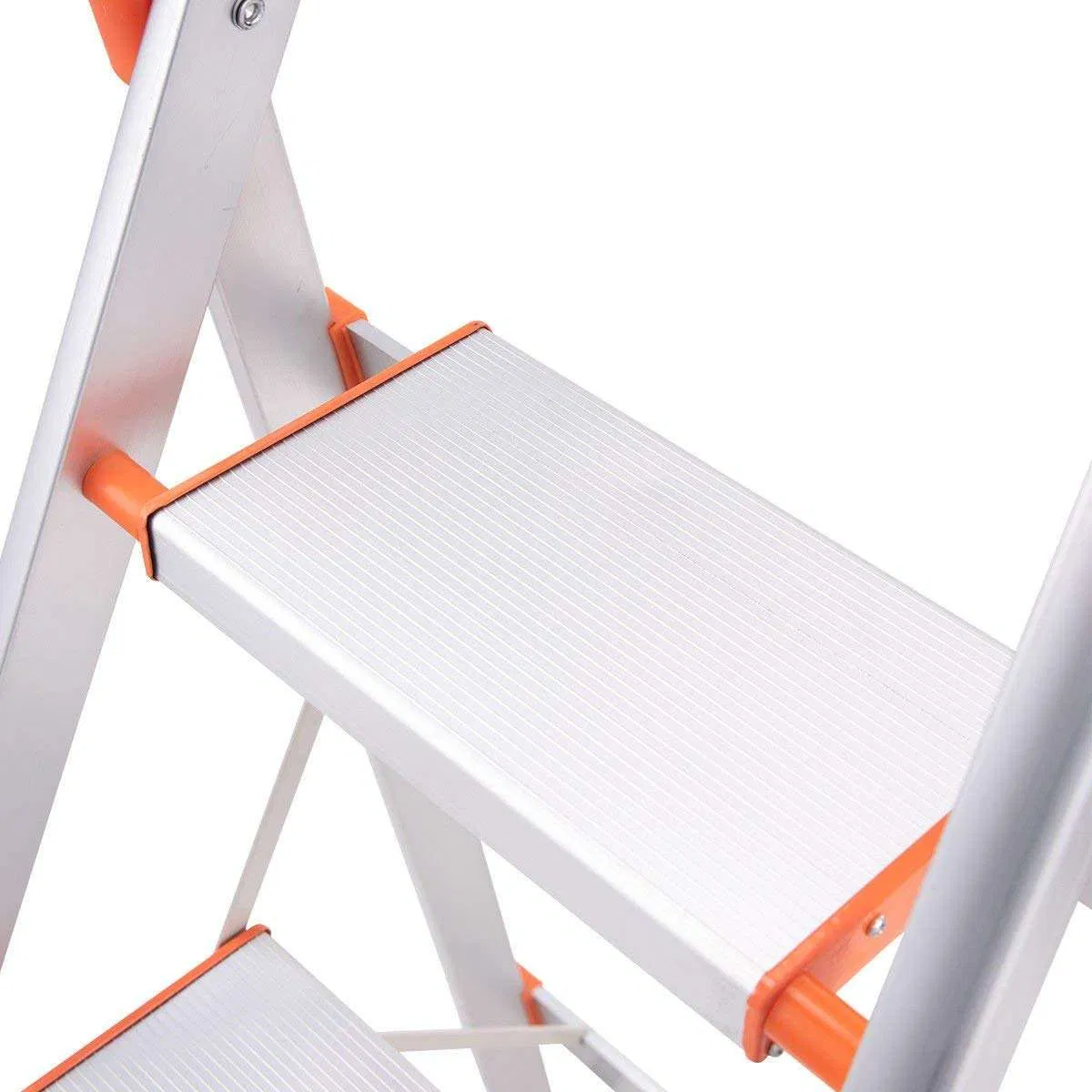 Aluminum Household Ladder 4-Step Folding Ladder with Non-Slip Feet (26470401)