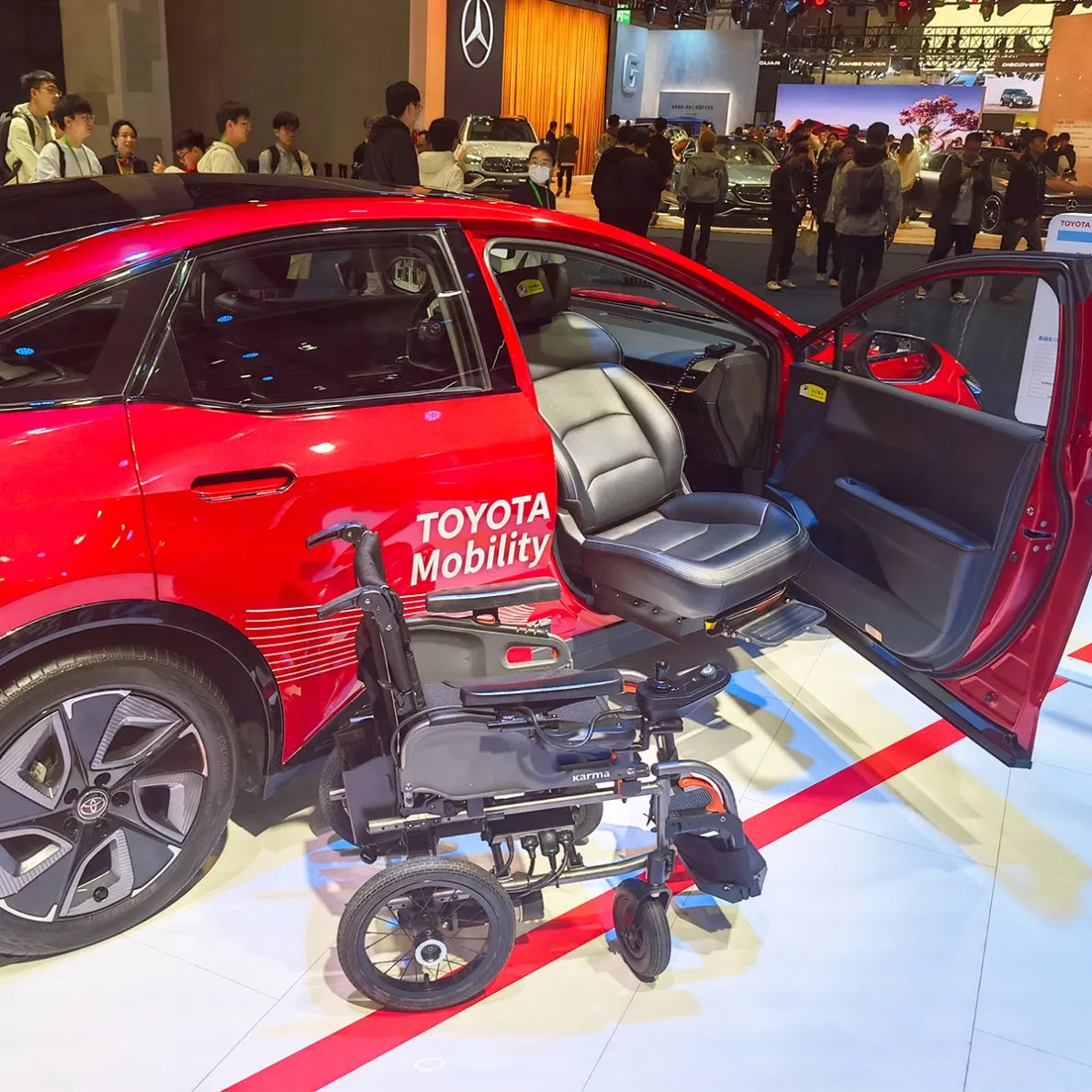 Электрическое сиденье с поворотом вправо для инвалидов и пожилых