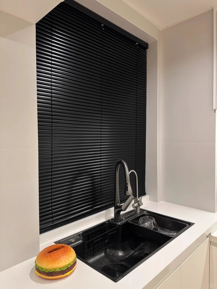 Sisheng Blackout Shutter by Lithium Battery Motor Made of Aluminium Magnesium Alloy