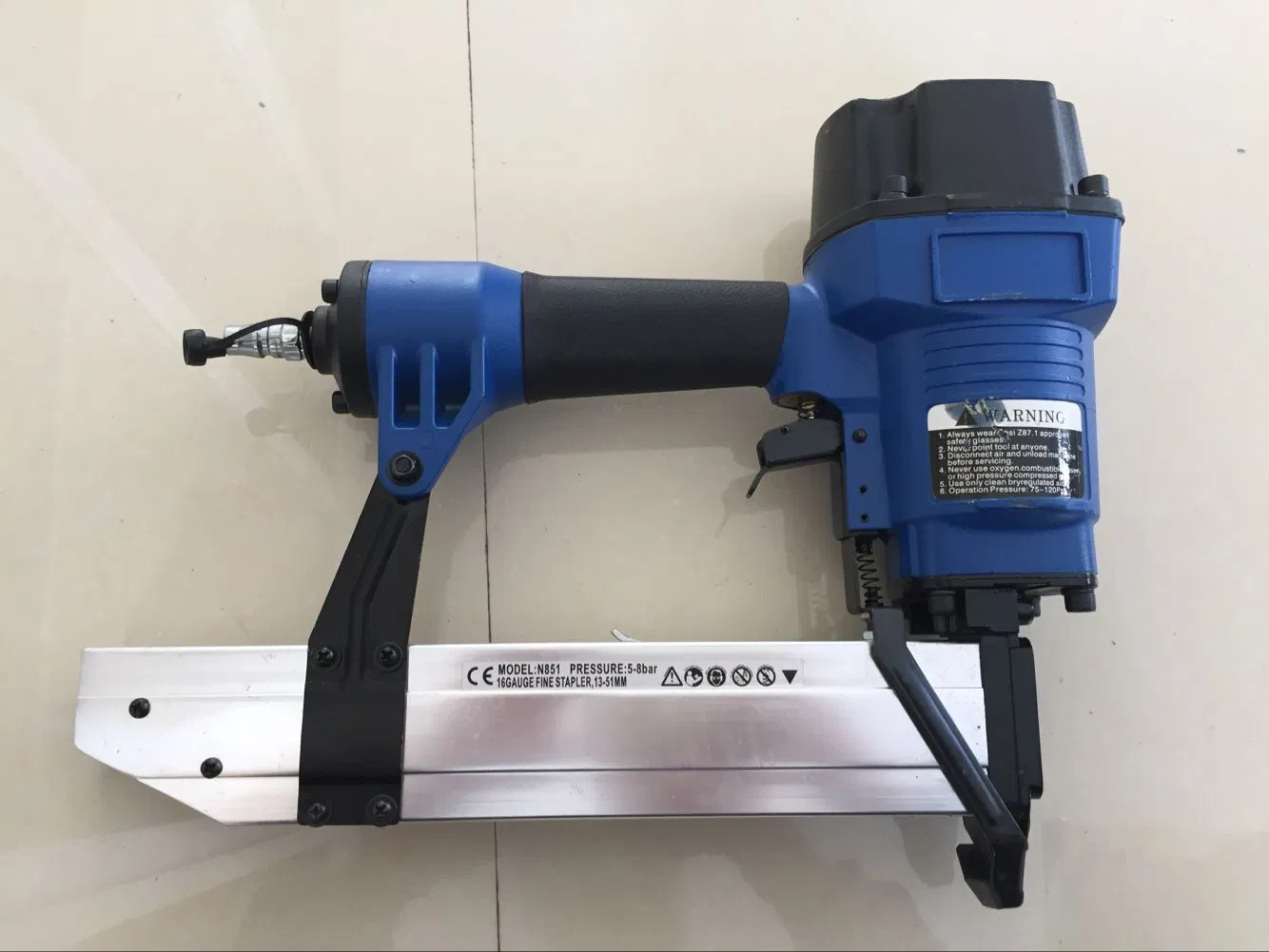 Пневматический пистолет для скоб N Staple Gun