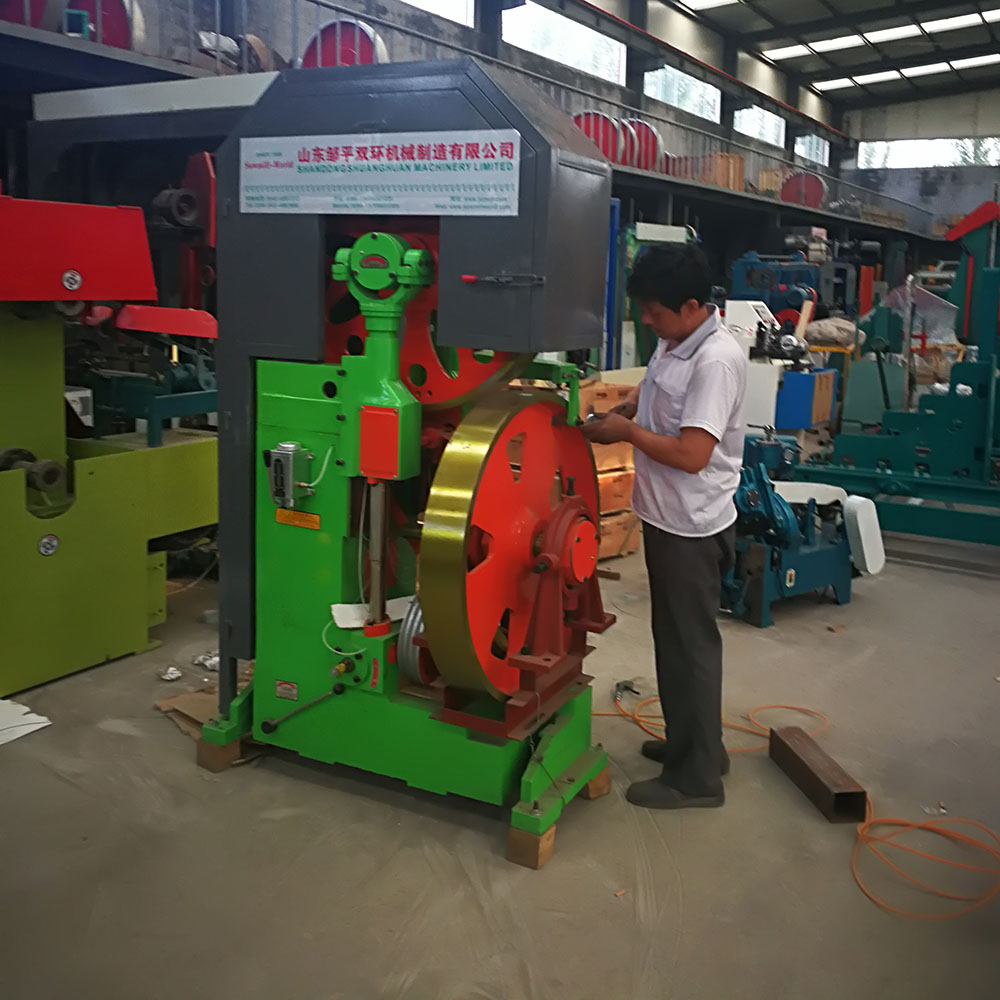 Ленточная пила по дереву вертикальная настольная