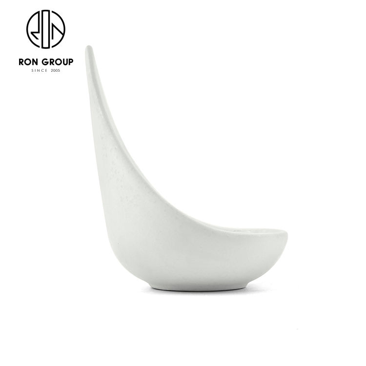 Hot Selling Restaurant Hotel Flatware White 6 Inch Ceramic Porcelain Dining Spoon