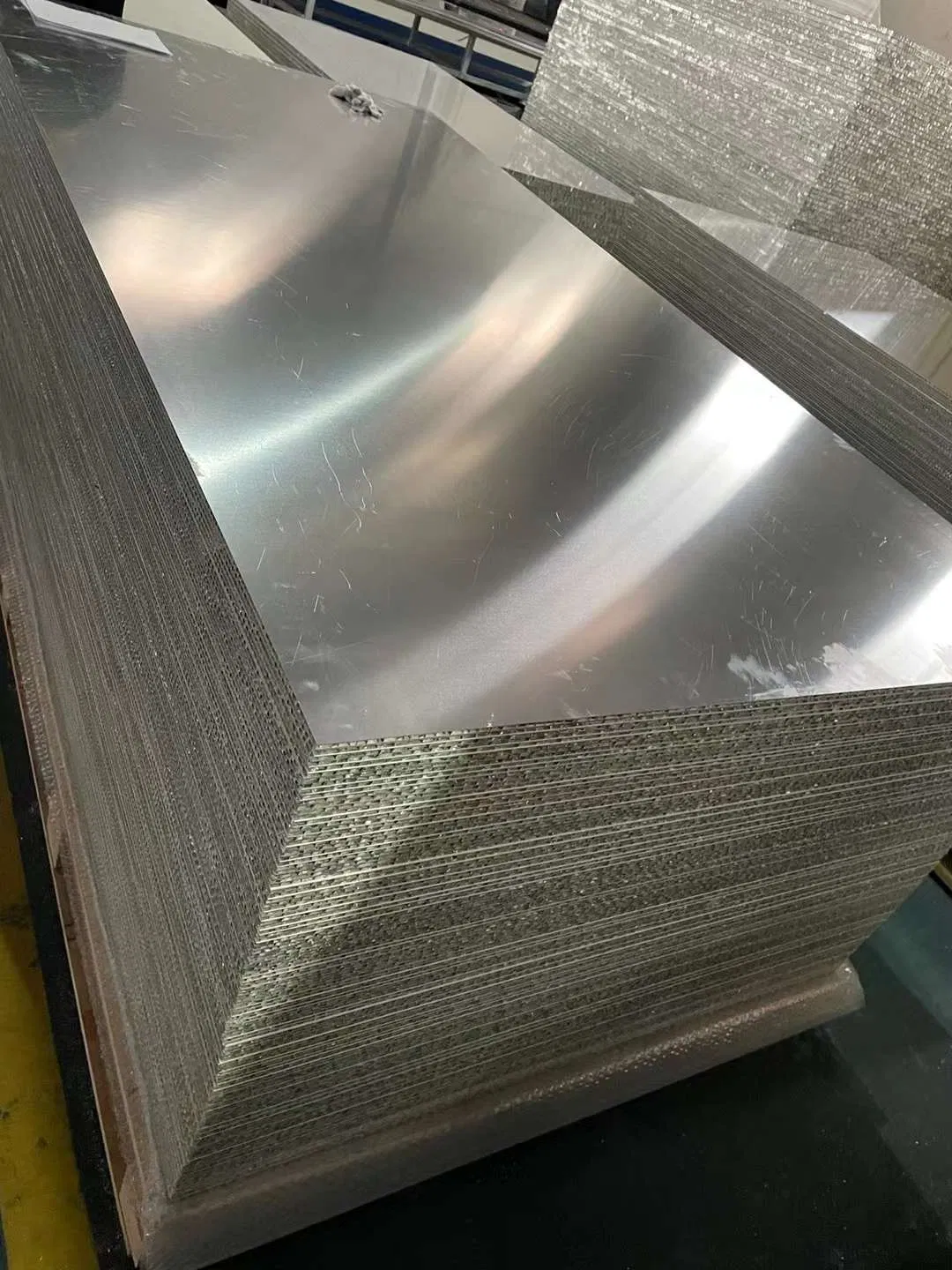 Fabricated Aluminum Panels with Custom Designs for Building Corners and Columns