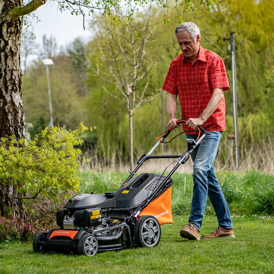 Yard Force Honda 167cc Self-Propelled Lawn Mower, 51cm (20") Steel Deck & 7-Level Cutting - 65L Hybrid Bag, Mulching/Side Discharge - GM H51