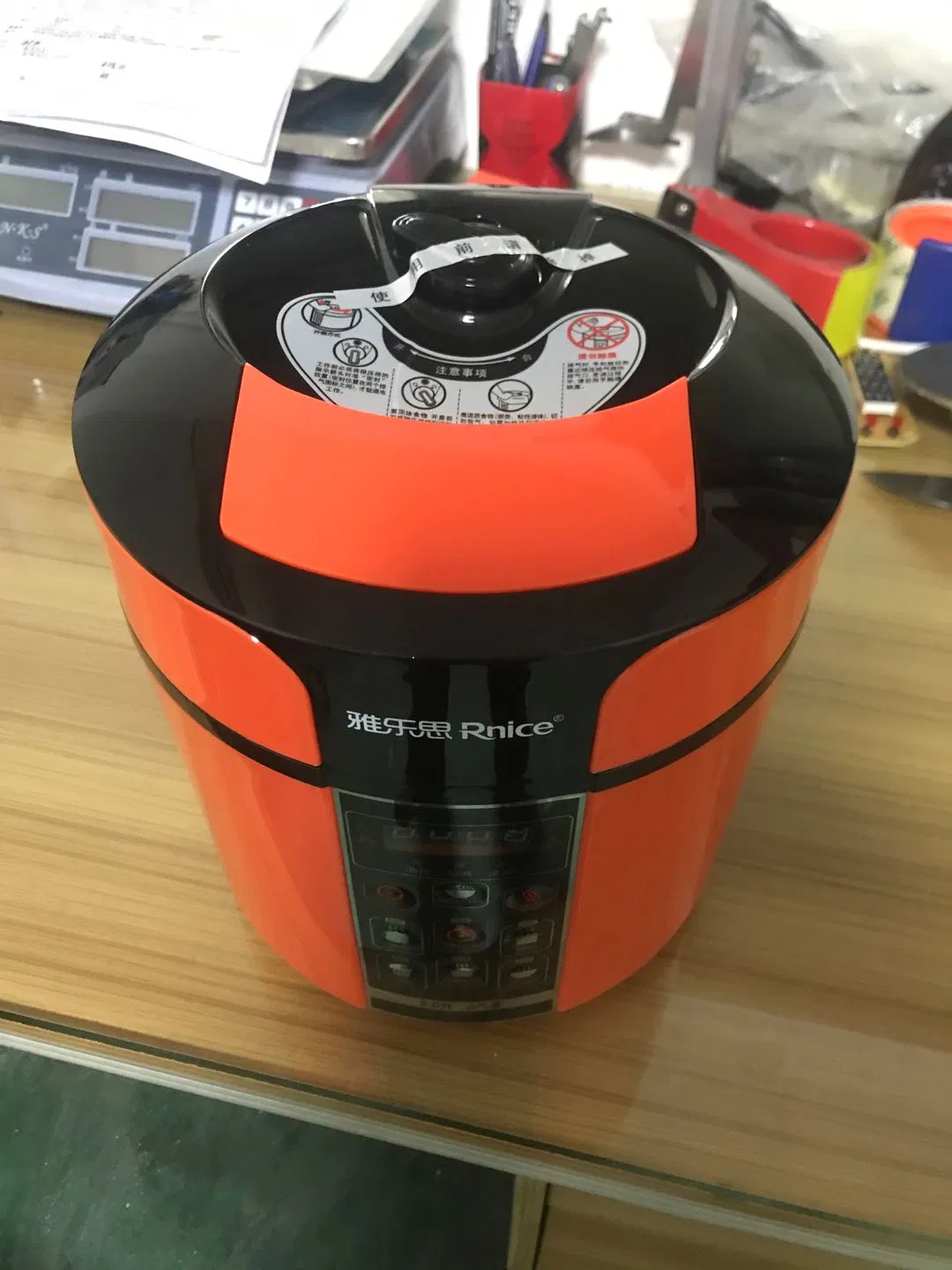 2.0L Computer Controlled Plastic Housing Multi Functional Small Electric Pressure Cooker with Handles
