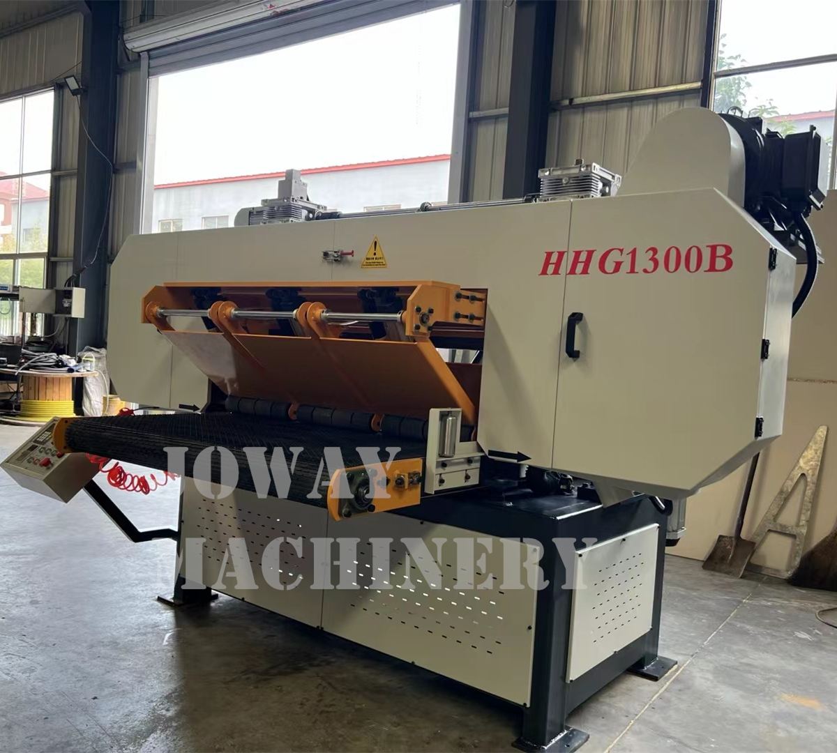 Станок ленточнопильный горизонтальный автоматический по дереву 1300 мм