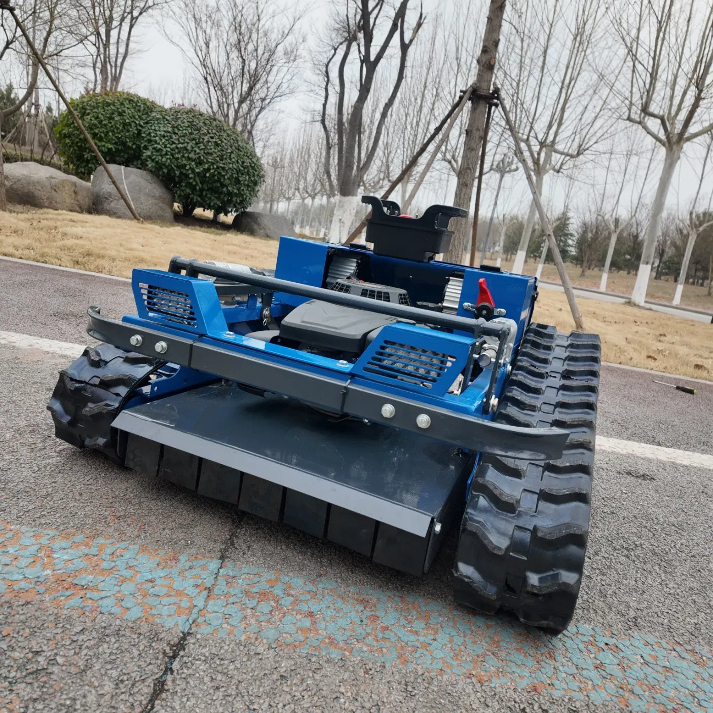 Гусеничная газонокосилка-мульчер 550G с дистанционным управлением