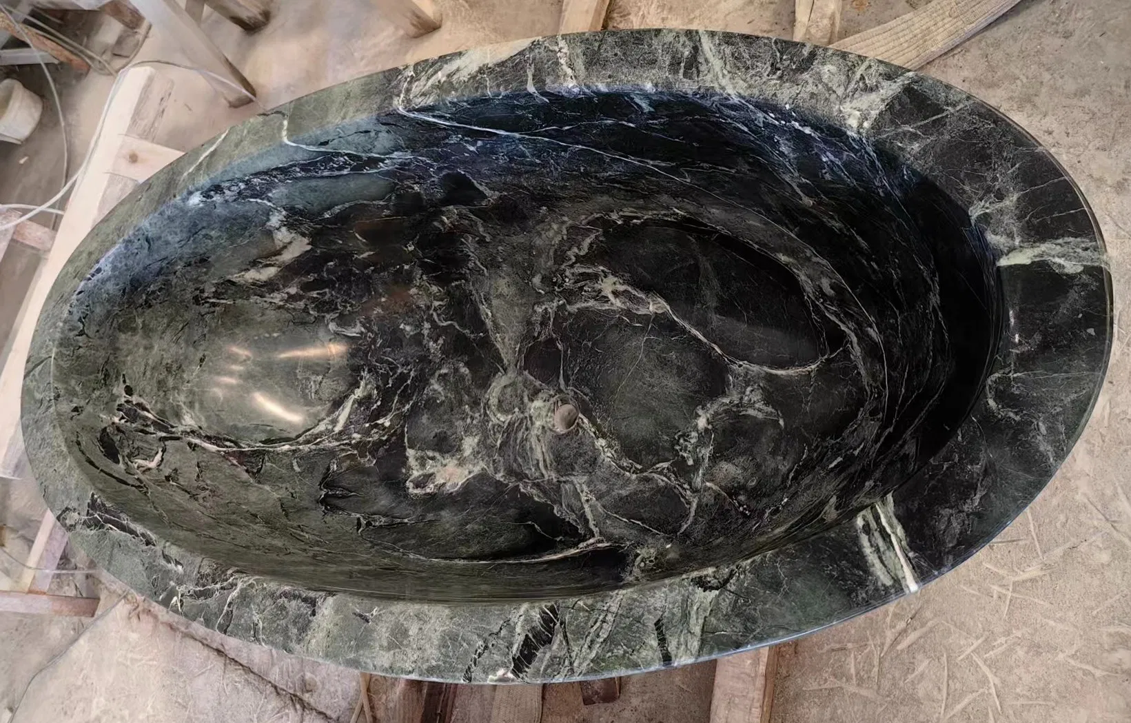 Customized Natural Stone Polished Verde Alpi Green Marble Bathtub for Home/Hotel/House/Resorts/villas Bathroom decoration