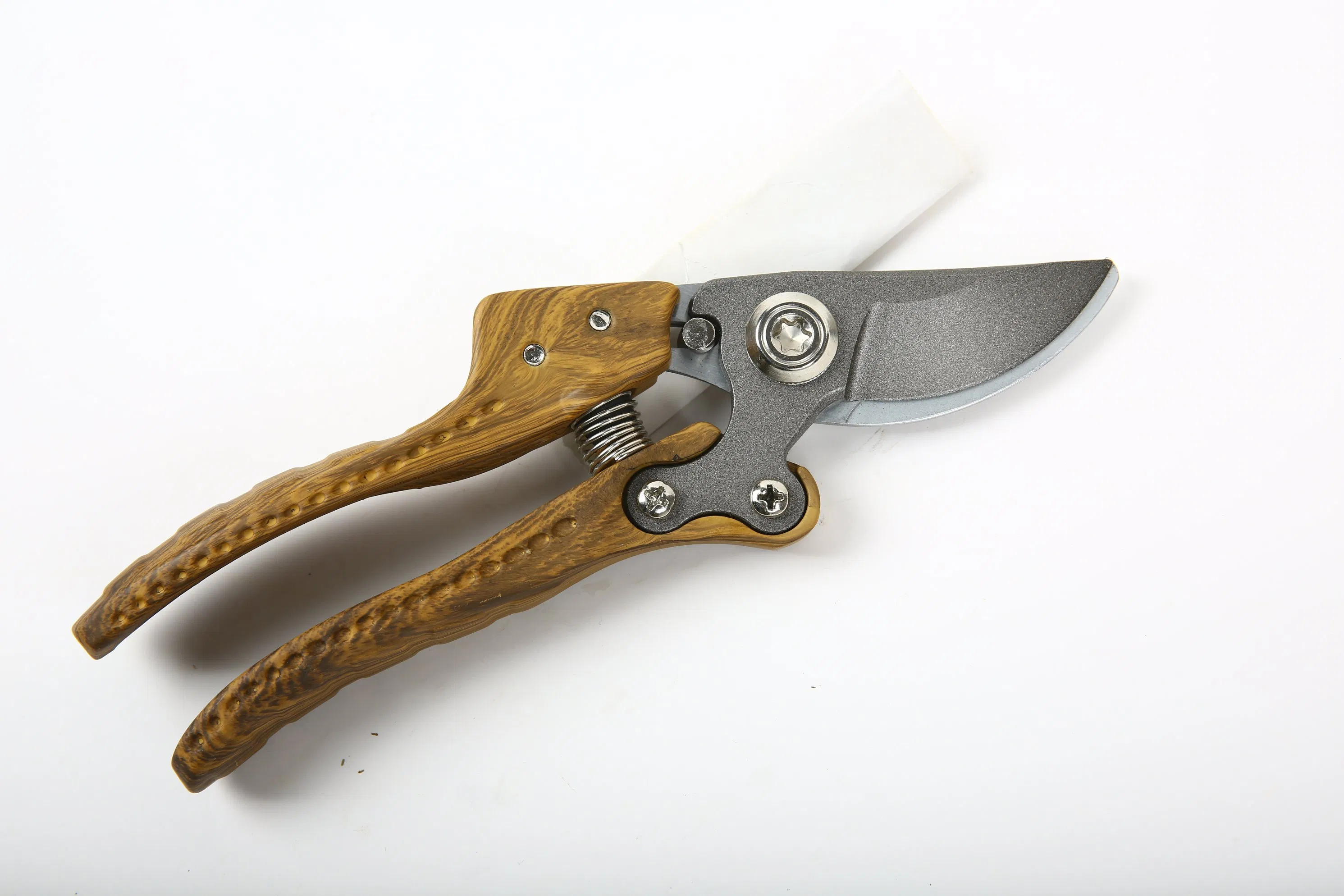 High-Quality Pruning Shears Ideal for Garden and Orchard Work.