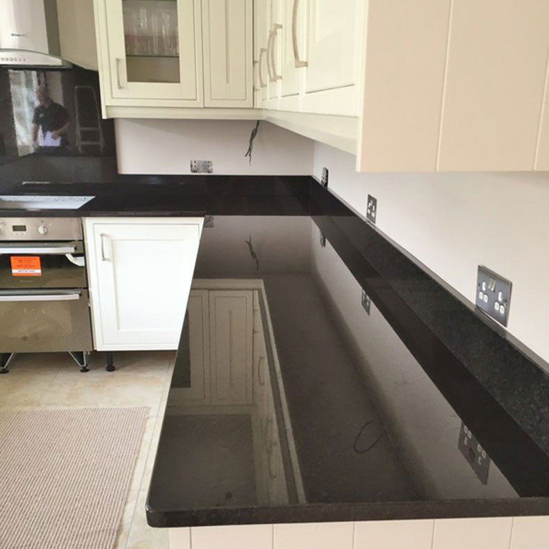 Wholesale India Black Granite Tiles for Kitchen Bar Island Dining Table Countertops