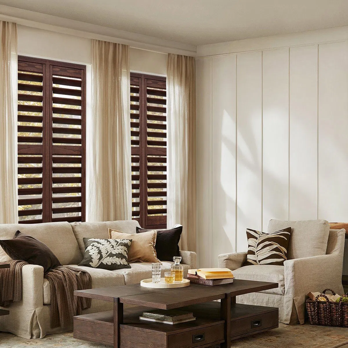 Factory Price Plantation Shutters Jaslousie Louver Windows Shutter Simple Style Wooden and PVC Shutters