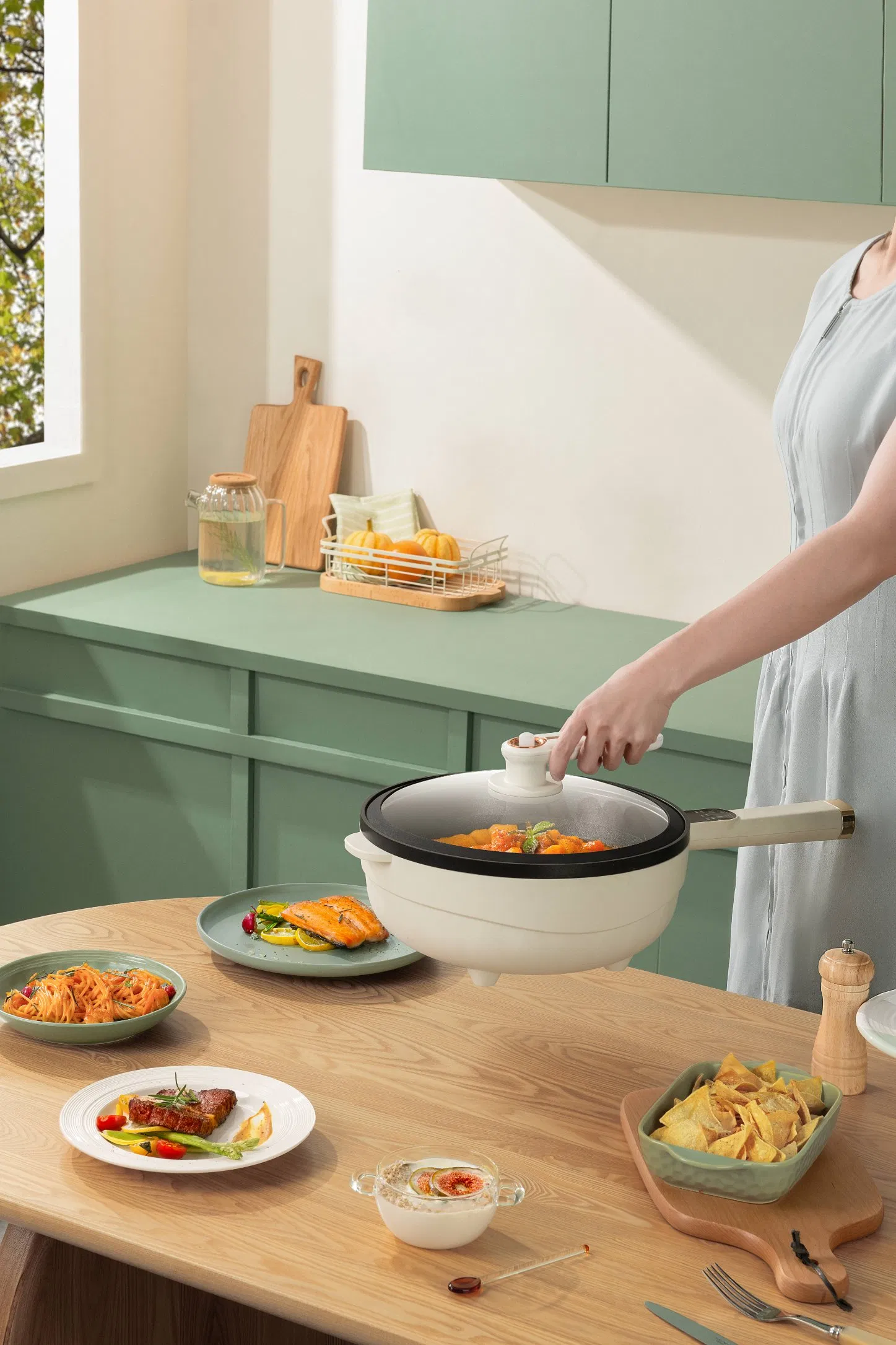 Ultifuncation Electric Fry Pan with Low Pressure Lid Non-Stick Coating