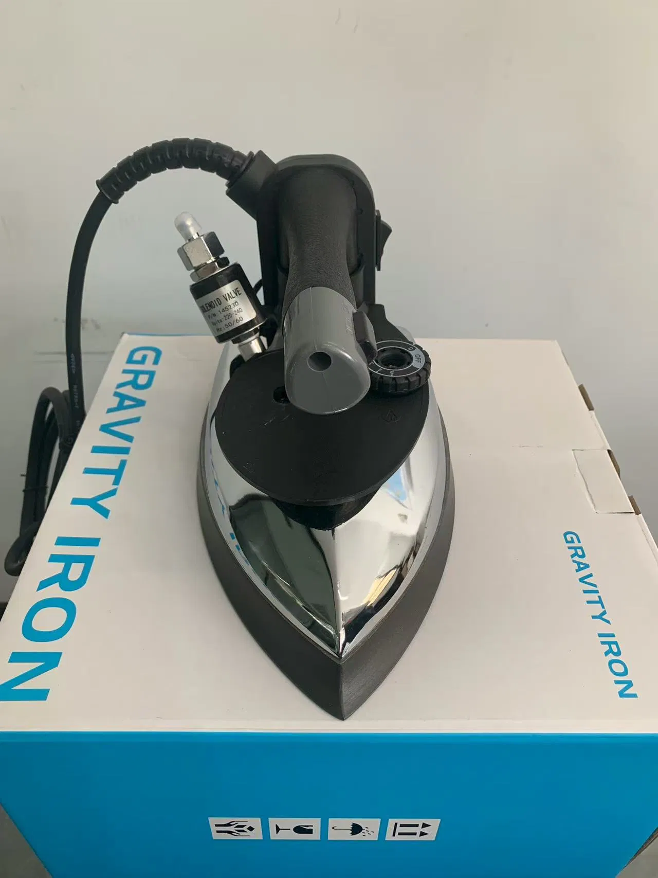 High-Performance Portable Clothing Iron with Steam Burst Technology