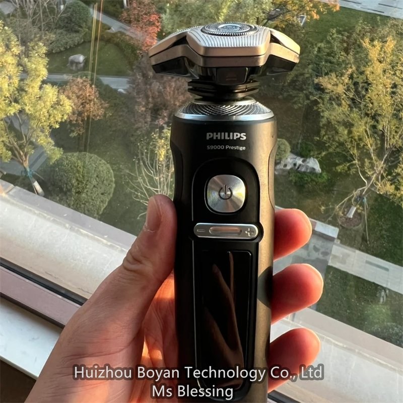Phylips S9000 Prestige User - Friendly Shaver for Comfortable Shaves
