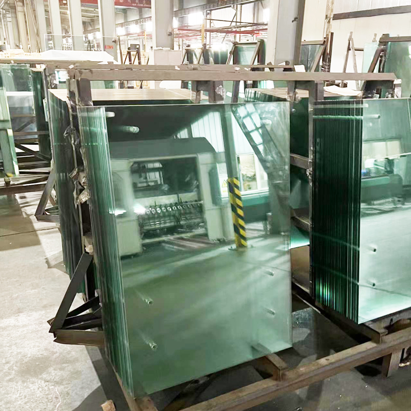 Закаленное стекло 12мм для строительства и мебели