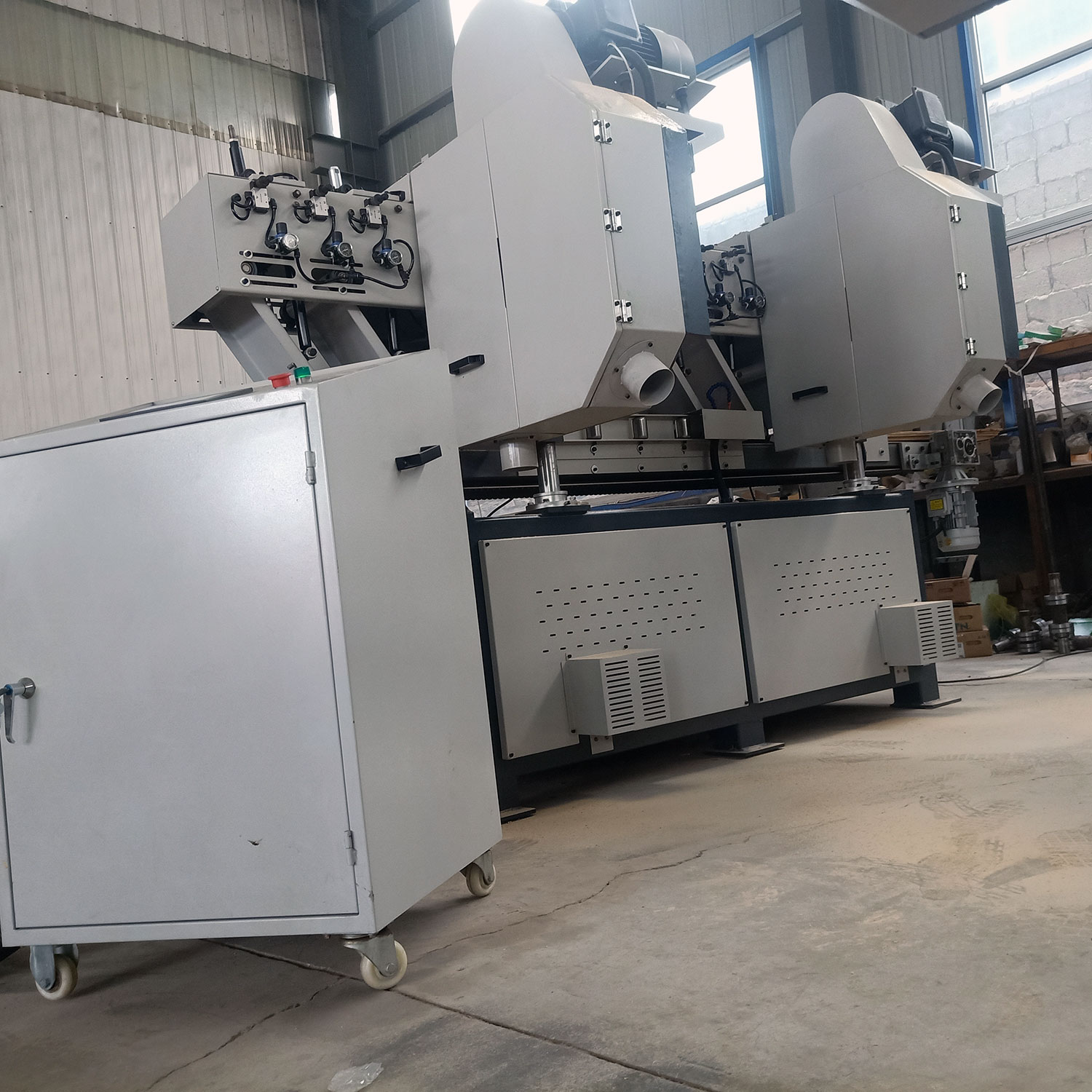 Станок ленточнопильный горизонтальный многопильный 2-6 пил MJ400