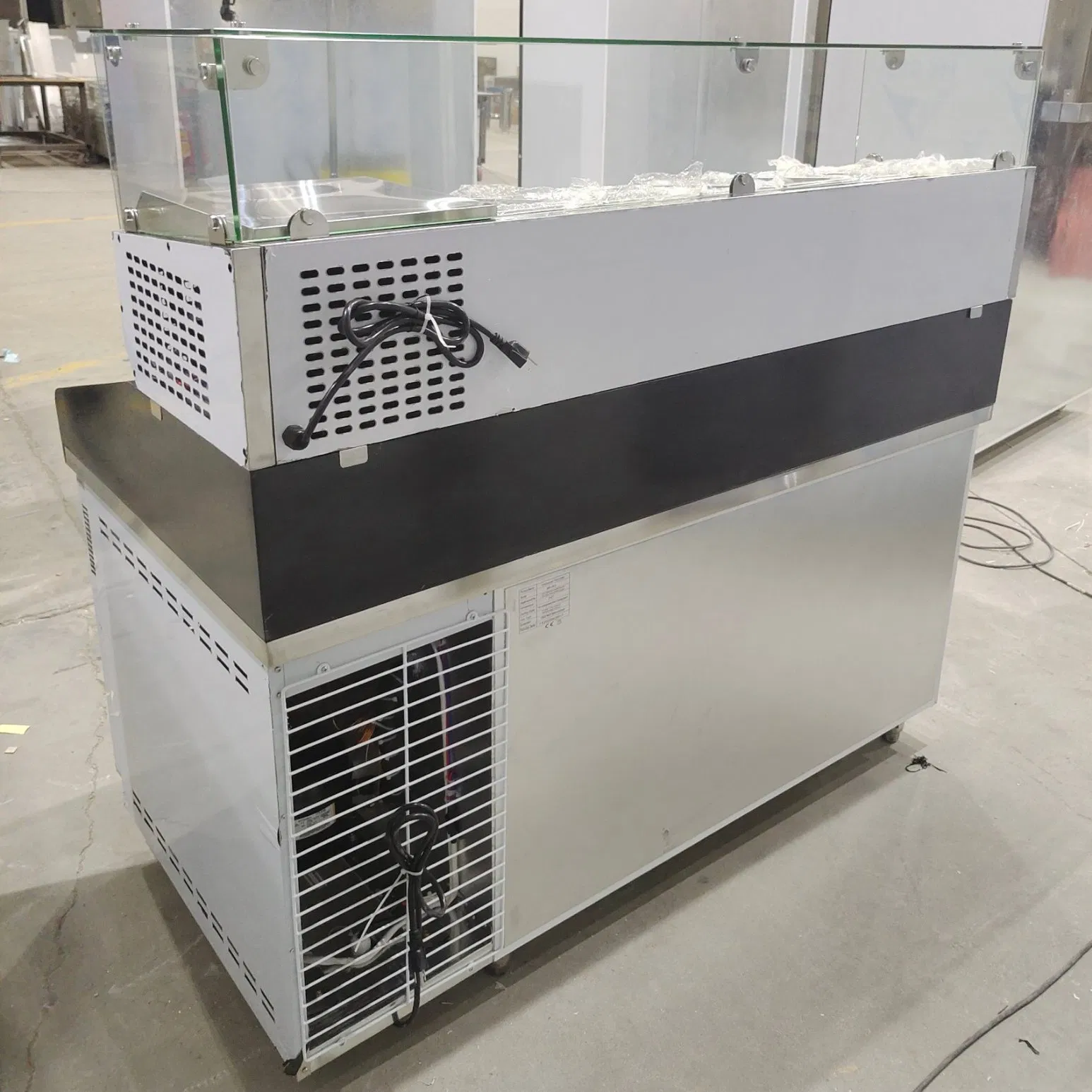 Hot Sale 2 Doors Undercounter Refrigerated Pizza Prep Table with Top Display