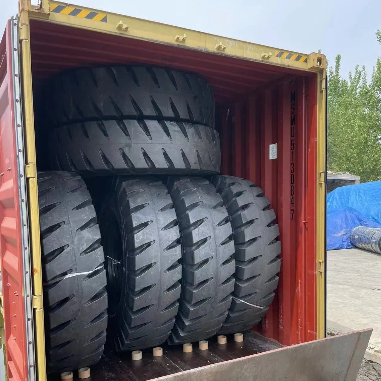Шины E3/L3 OTR для спецтехники: погрузчики, грейдеры, карьерные самосвалы