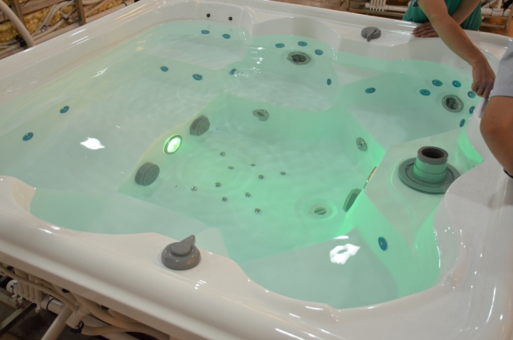 Гидромассажная ванна SPA на 6 человек для сада