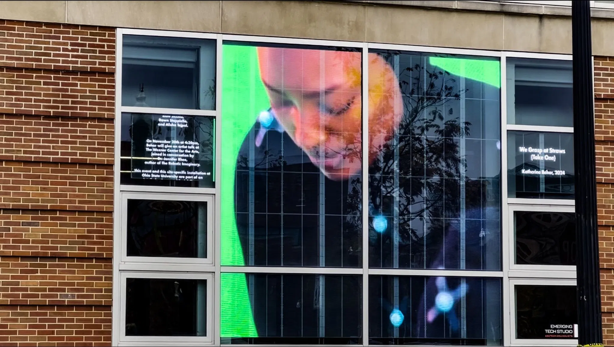 Chinese High Definition P2.6-5.2 P2.8-5.6 P3.125 P3.91-7.82 P7.82-7.82 3840Hz Indoor Adhesive Advertising LED Video Wall Film Transparent Display Screen