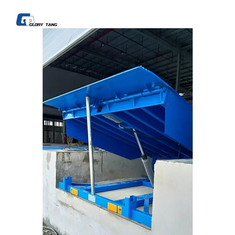 Boarding Bridge Suitable for Loading and Unloading at The Warehouse Entrance