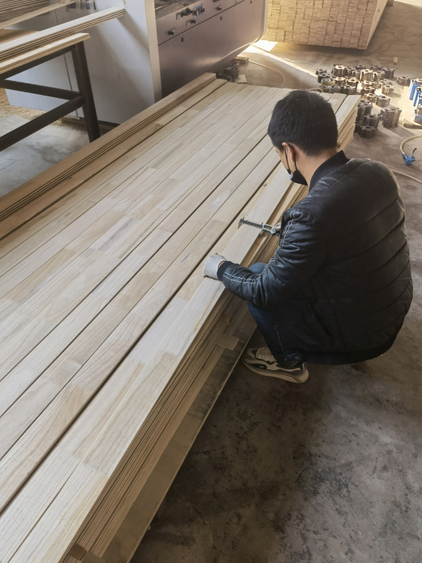 Eco-Friendly Solid Pine Wood Board Finger Jointed Boards Wood Board Panel