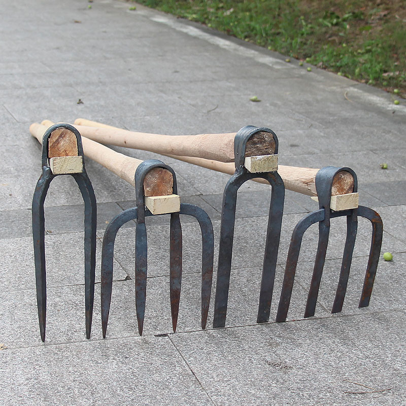 Durable Old-Style Forged Hoe for Garden and Farm Use