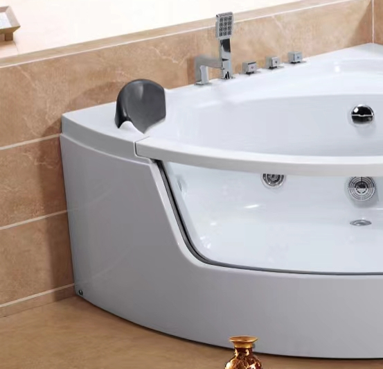 Угловая акриловая ванна с гидромассажем