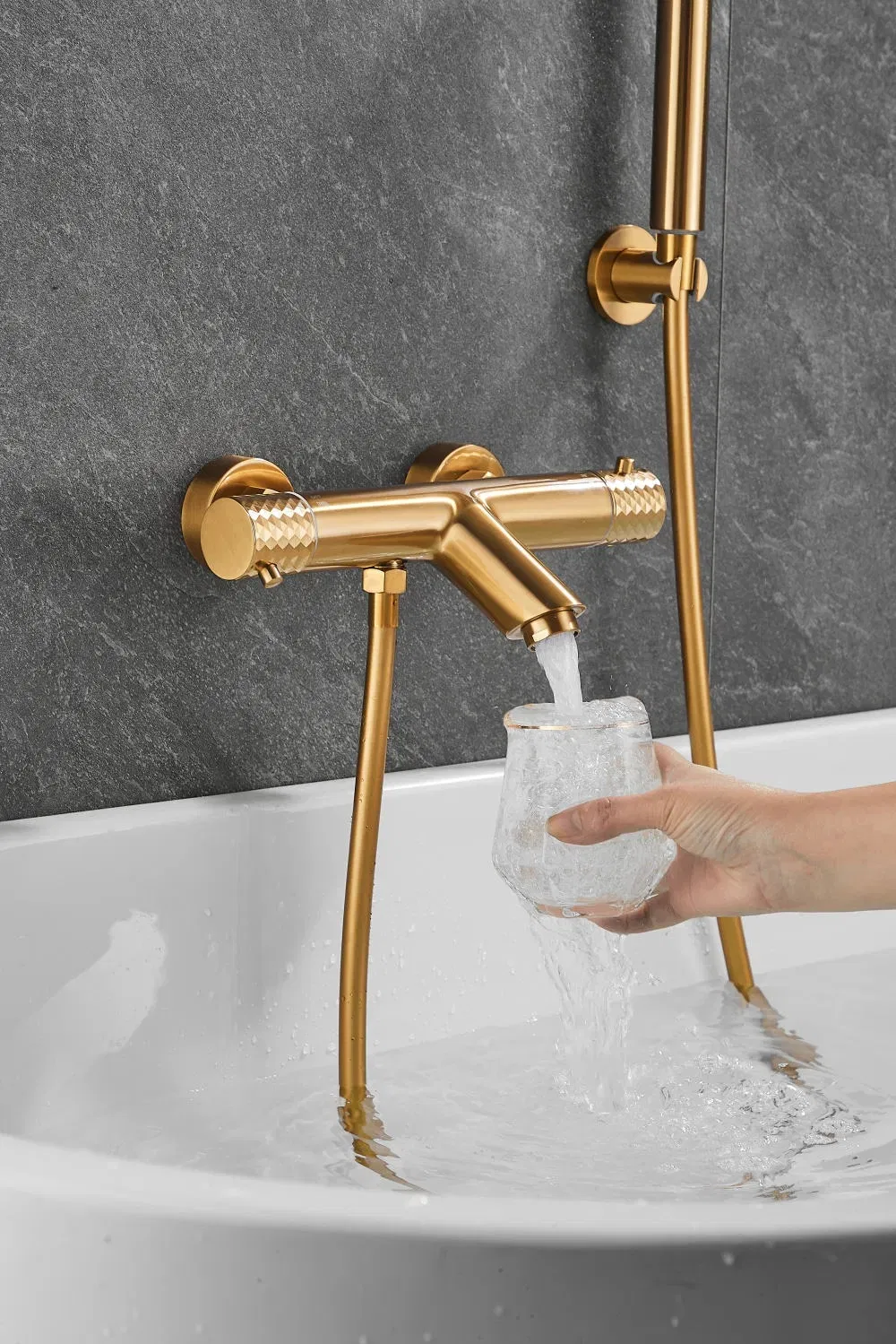 Chanda High-End New Style Gold Brush Thermostatic Bath Shower Bathtub Faucet