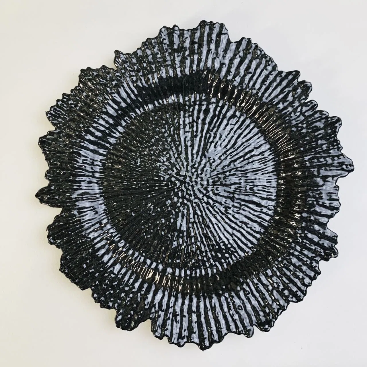 Wholesale 33cm Cheap Price Event Wedding Decoration Dinner Rose Gold Black Plastic Charger Plates