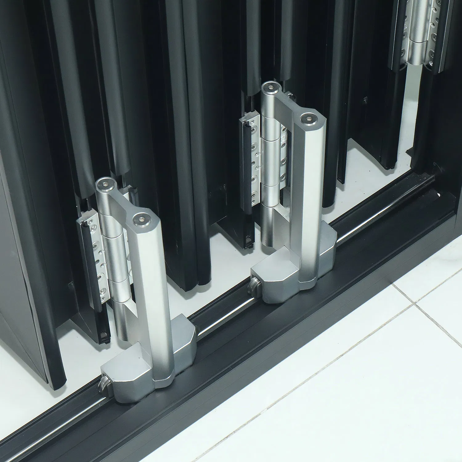 Low-E Double Glazing Aluminium Heavy Duty Bi-Folding Door