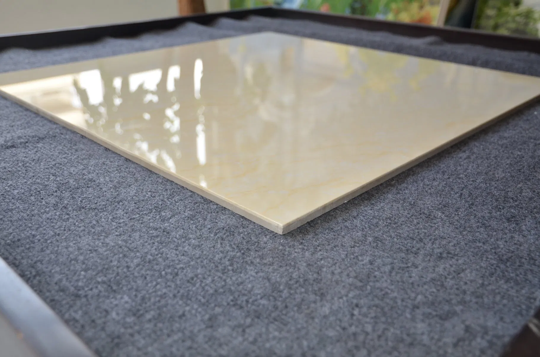 Керамическая плитка 60x60 огнеупорная для гостиной